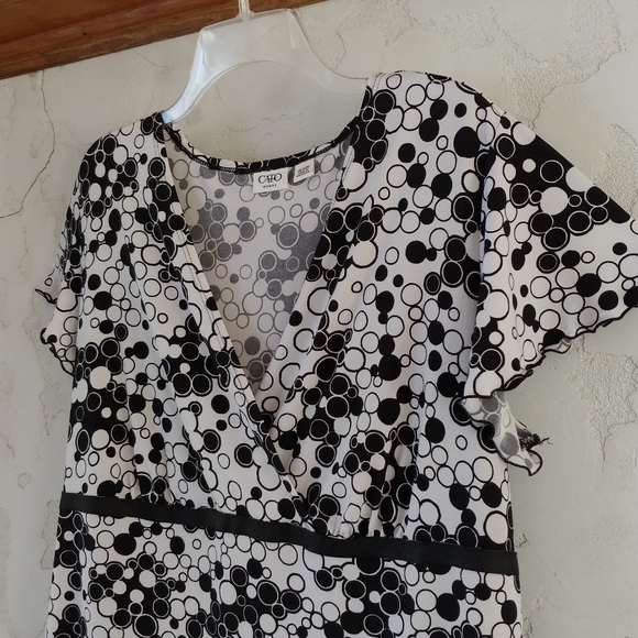 CATO top, cross chest empire waist, ruffle edge flutter sleeves, Sz. 18/20 (1X) - Picture 5 of 7